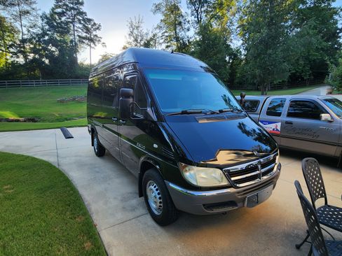 Used 2004 Dodge Sprinter 2500 w/ PWR Convenience Group image 4