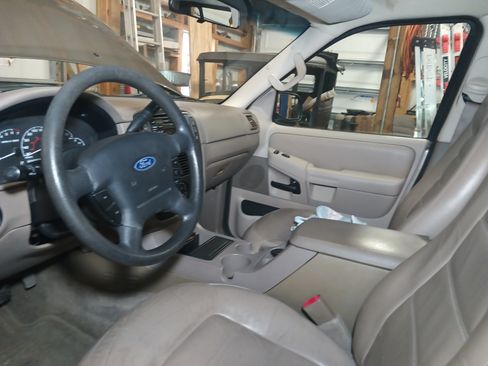 Used 2002 Ford Explorer XLT image 5