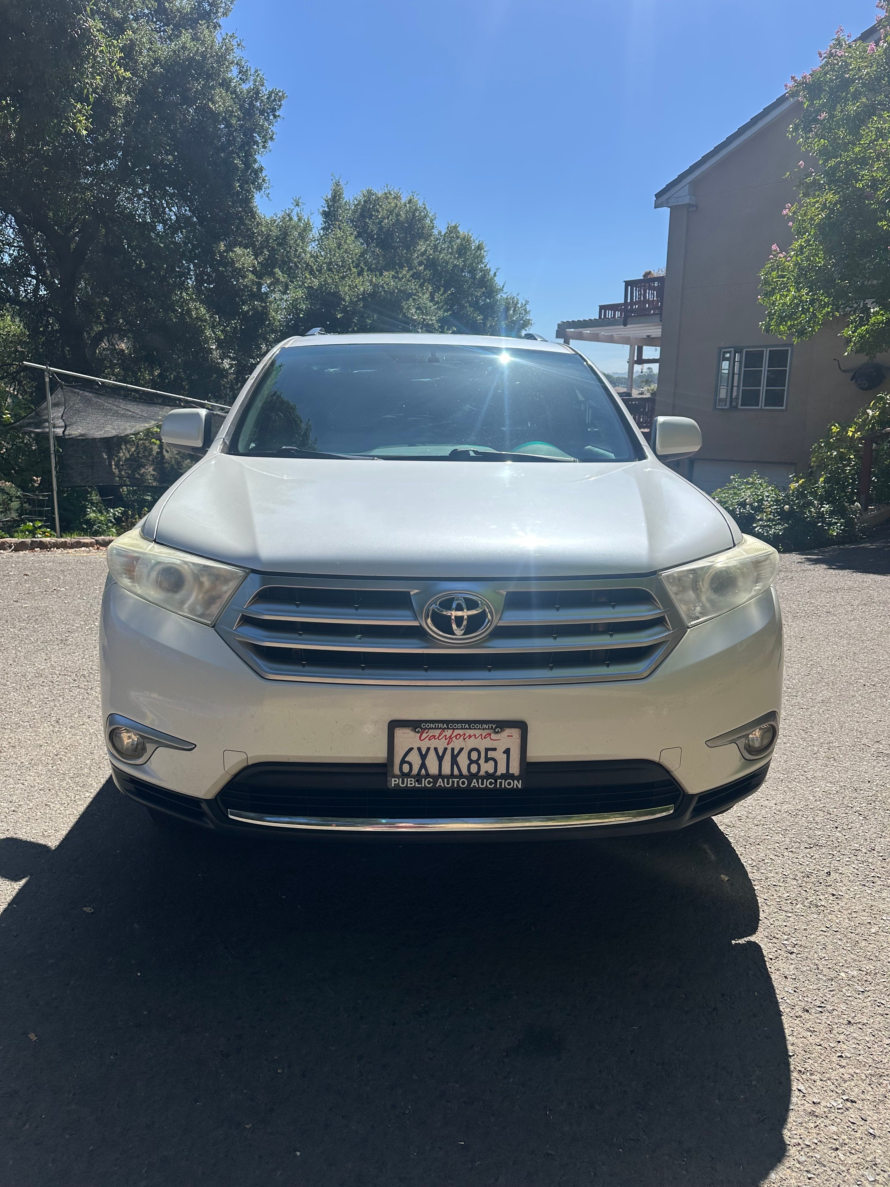 Used 2012 Toyota Highlander SE w/ Tow Pkg FWD image 6