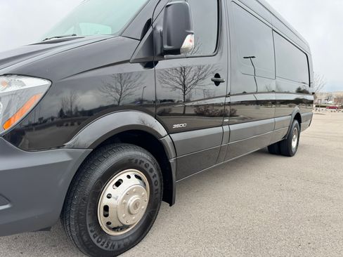 Used 2014 Mercedes-Benz Sprinter 3500 image 12