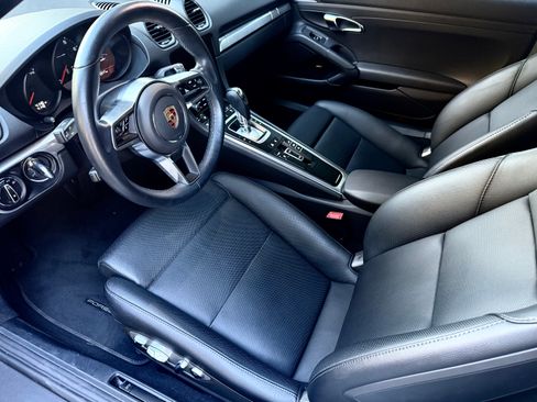 Used 2024 Porsche 718 Boxster image 23