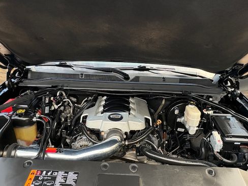 Used 2019 Cadillac Escalade ESV Luxury w/ Escalade Sport Edition RWD image 2