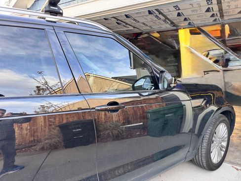 Used 2019 Land Rover Discovery SE image 17