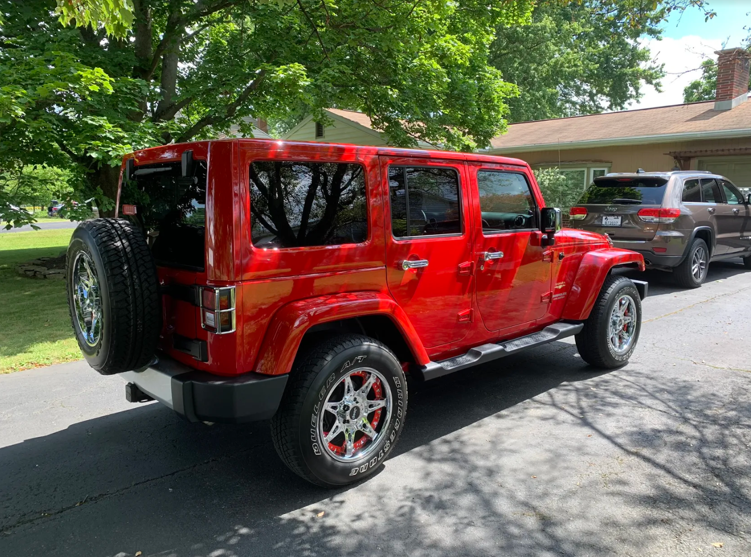 Used 2012 Jeep Wrangler Unlimited Sahara w/ Dual Top Group AWD/4WD image 5