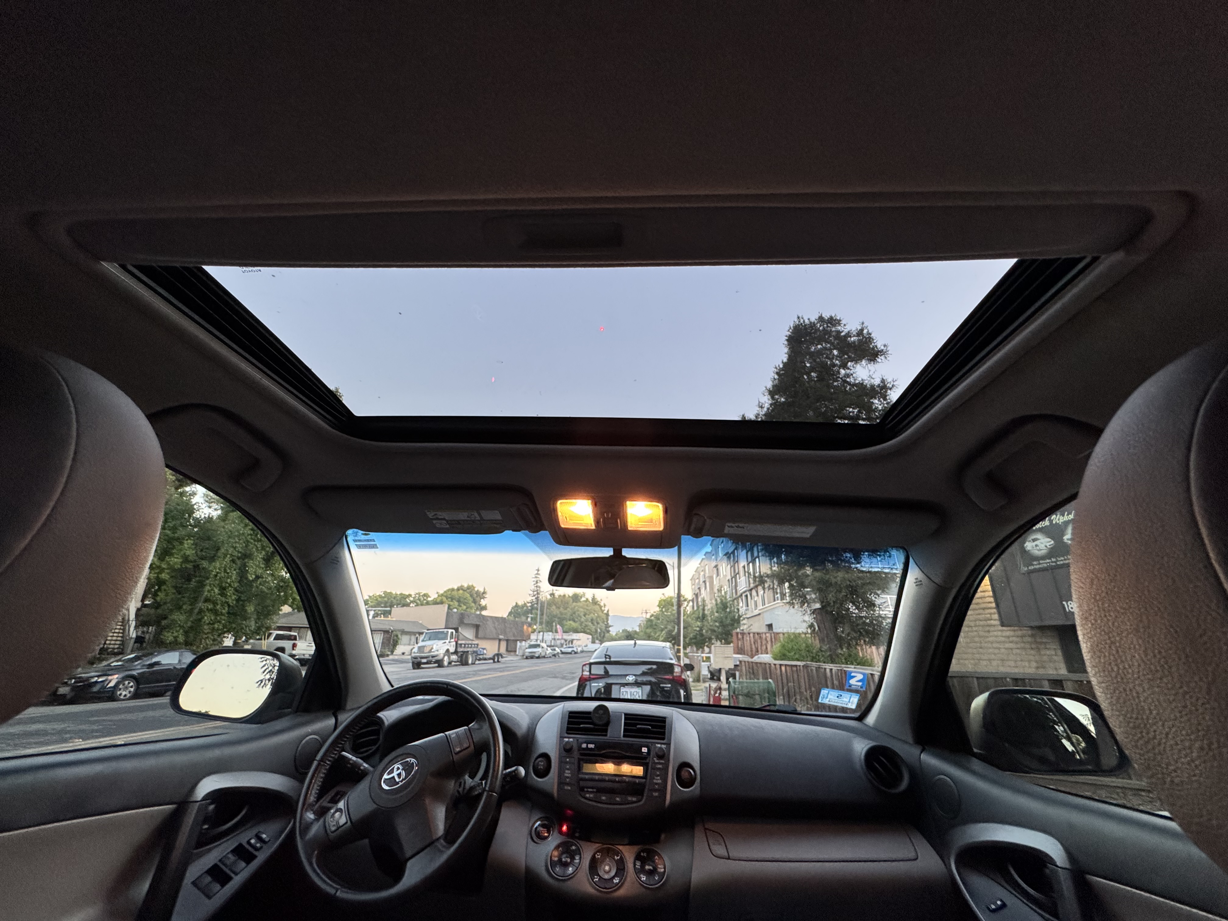Used 2009 Toyota RAV4 Limited AWD/4WD image 22