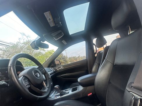 Used 2017 Jeep Grand Cherokee Altitude image 12