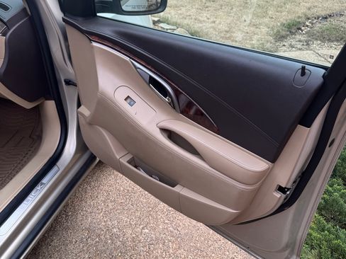 Used 2011 Buick LaCrosse CXL image 9