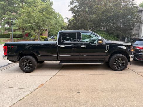 Used 2022 Ford F250 XLT w/ XLT Premium Package AWD/4WD image 2
