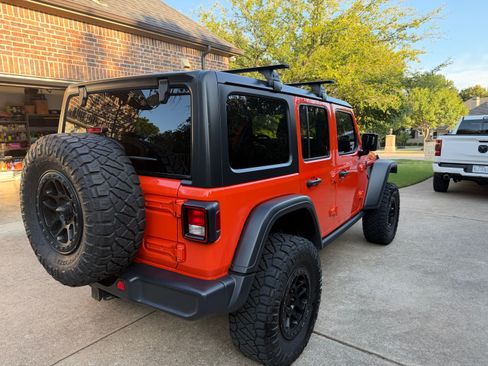 Used 2019 Jeep Wrangler Unlimited Rubicon w/ Cold Weather Group AWD/4WD image 8