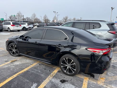 Used 2018 Toyota Camry SE image 5