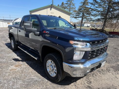 Used 2021 Chevrolet Silverado 2500 LT w/ Convenience Package AWD/4WD image 4