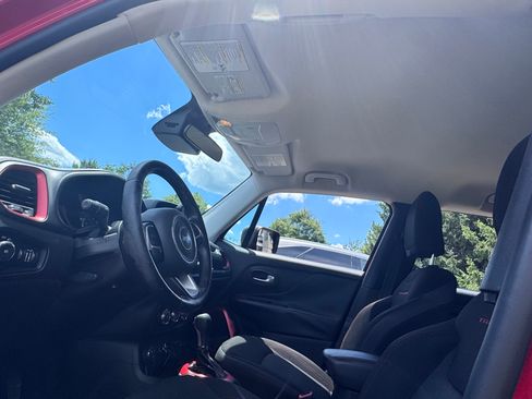 Used 2015 Jeep Renegade Trailhawk AWD/4WD image 24