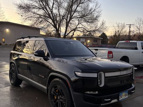 Used 2023 Rivian R1S Adventure image 2