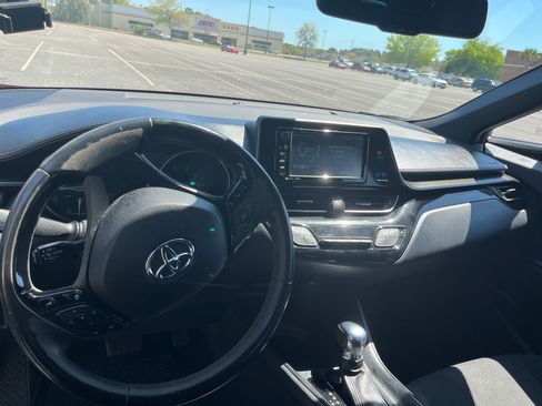 Used 2018 Toyota C-HR XLE image 10