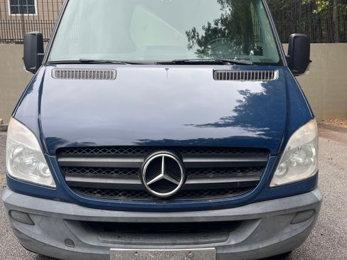 Used 2013 Mercedes-Benz Sprinter 2500 image 2