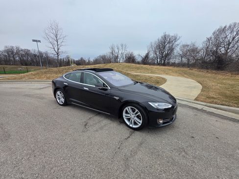 Used 2015 Tesla Model S P85D image 1