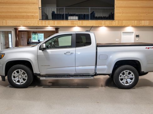 Used 2017 Chevrolet Colorado LT AWD/4WD image 6