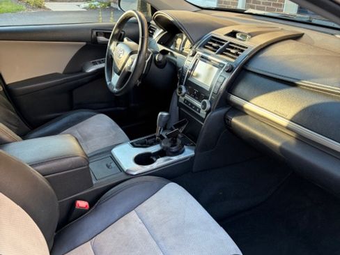 Used 2012 Toyota Camry SE w/ Leather Pkg image 11
