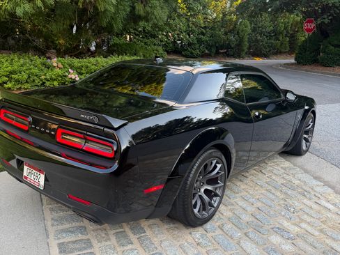 Used 2022 Dodge Challenger SRT Hellcat RWD image 5