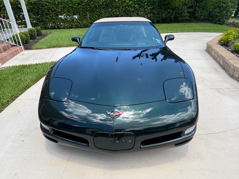 Used 2001 Chevrolet Corvette Convertible w/ Preferred Equipment Group2 RWD image 4