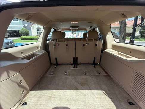 Used 2012 Chevrolet Suburban LT image 10