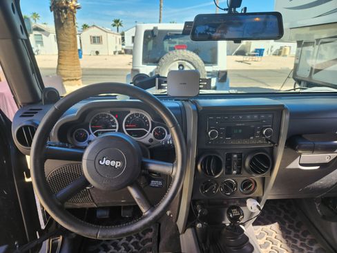 Used 2007 Jeep Wrangler Unlimited Sahara w/ Dual Top Group image 9