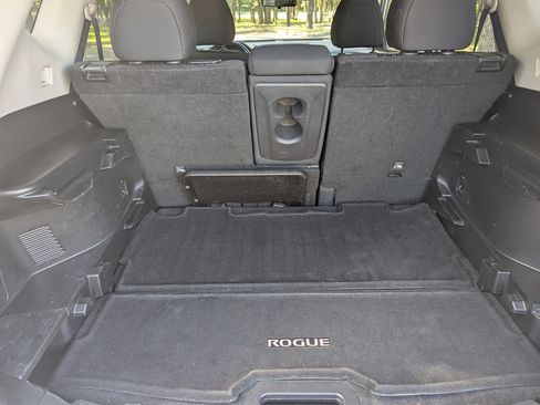 Used 2018 Nissan Rogue SV FWD image 17
