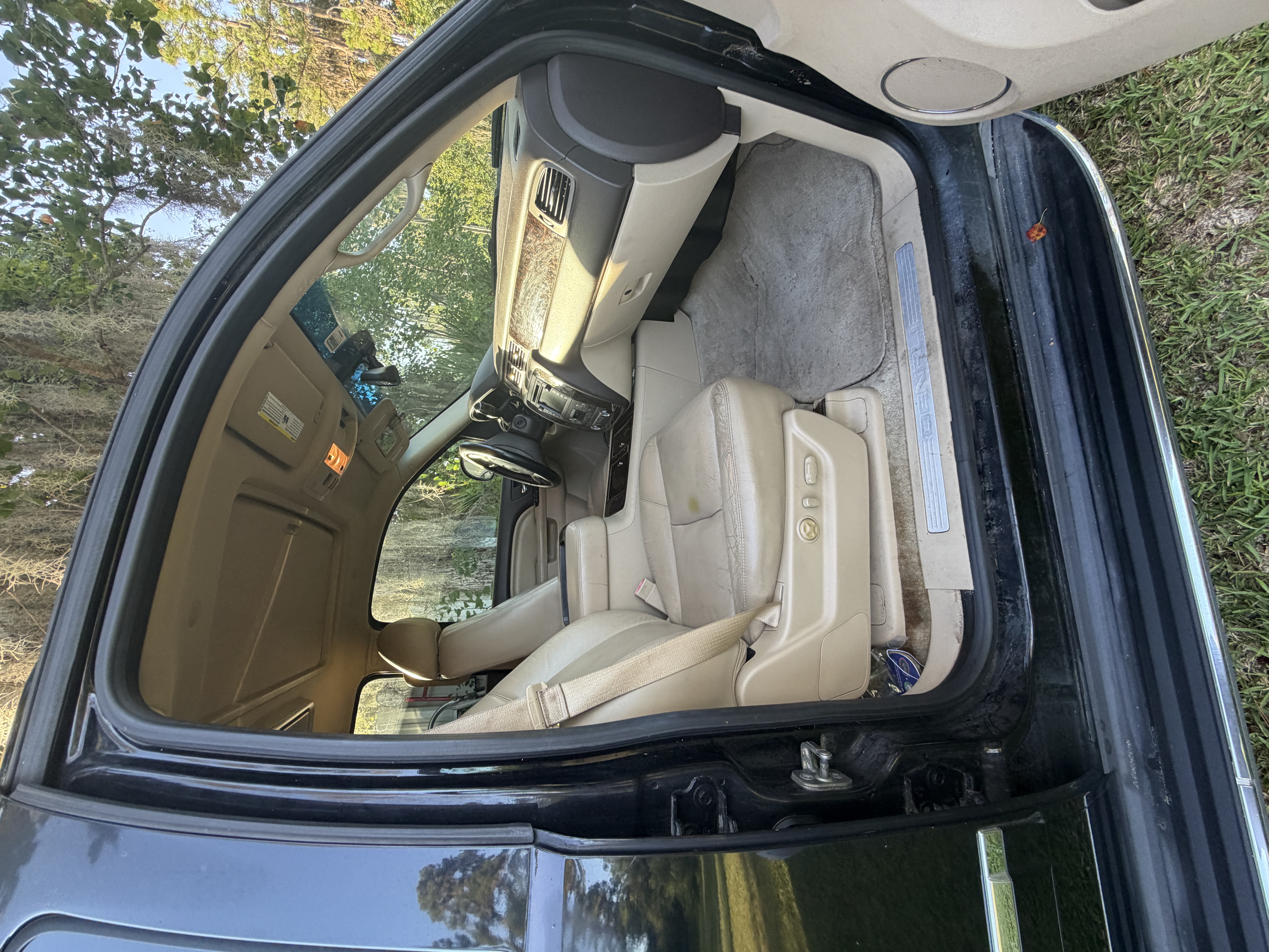 Used 2011 GMC Yukon XL Denali AWD/4WD image 15