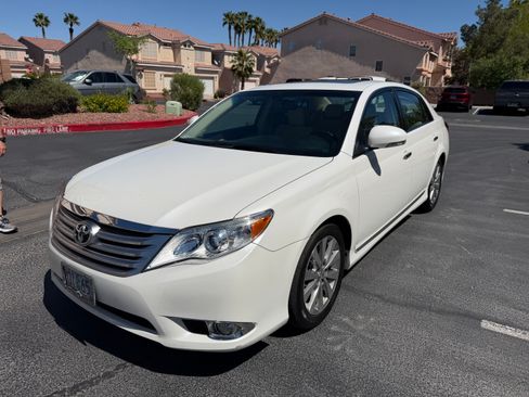Used 2011 Toyota Avalon Limited image 4