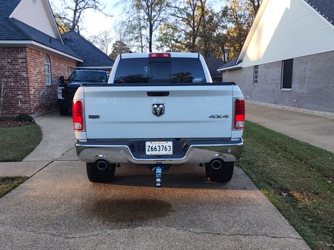 Used 2017 RAM 1500 Laramie w/ Convenience Group image 6