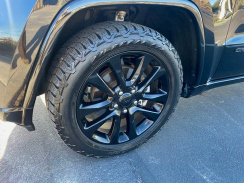 Used 2017 Jeep Grand Cherokee Altitude image 11