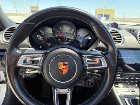 Used 2021 Porsche 718 Boxster RWD image 13