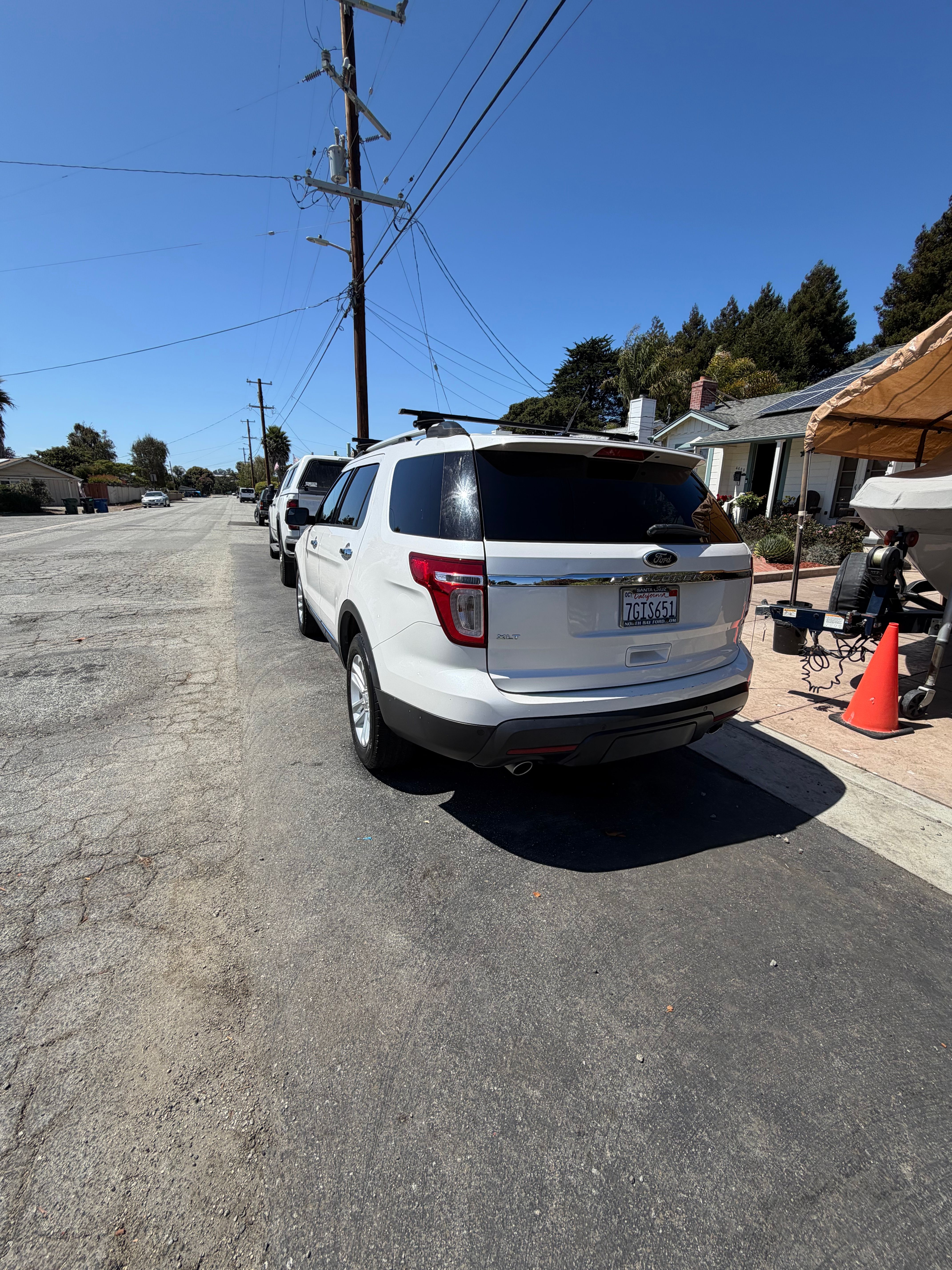 Used 2015 Ford Explorer XLT w/ Equipment Group 202A FWD image 4