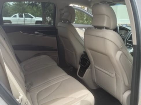 Used 2019 Lincoln Nautilus Select FWD image 12