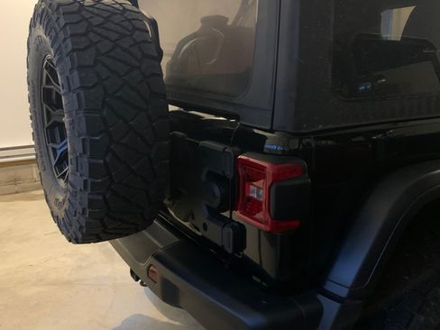 Used 2018 Jeep Wrangler Rubicon w/ Steel Bumper Group image 9