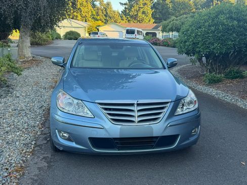 Used 2011 Hyundai Genesis 4.6 image 6