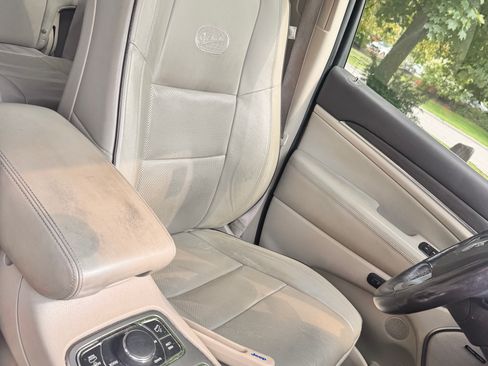 Used 2018 Jeep Grand Cherokee Overland AWD/4WD image 10