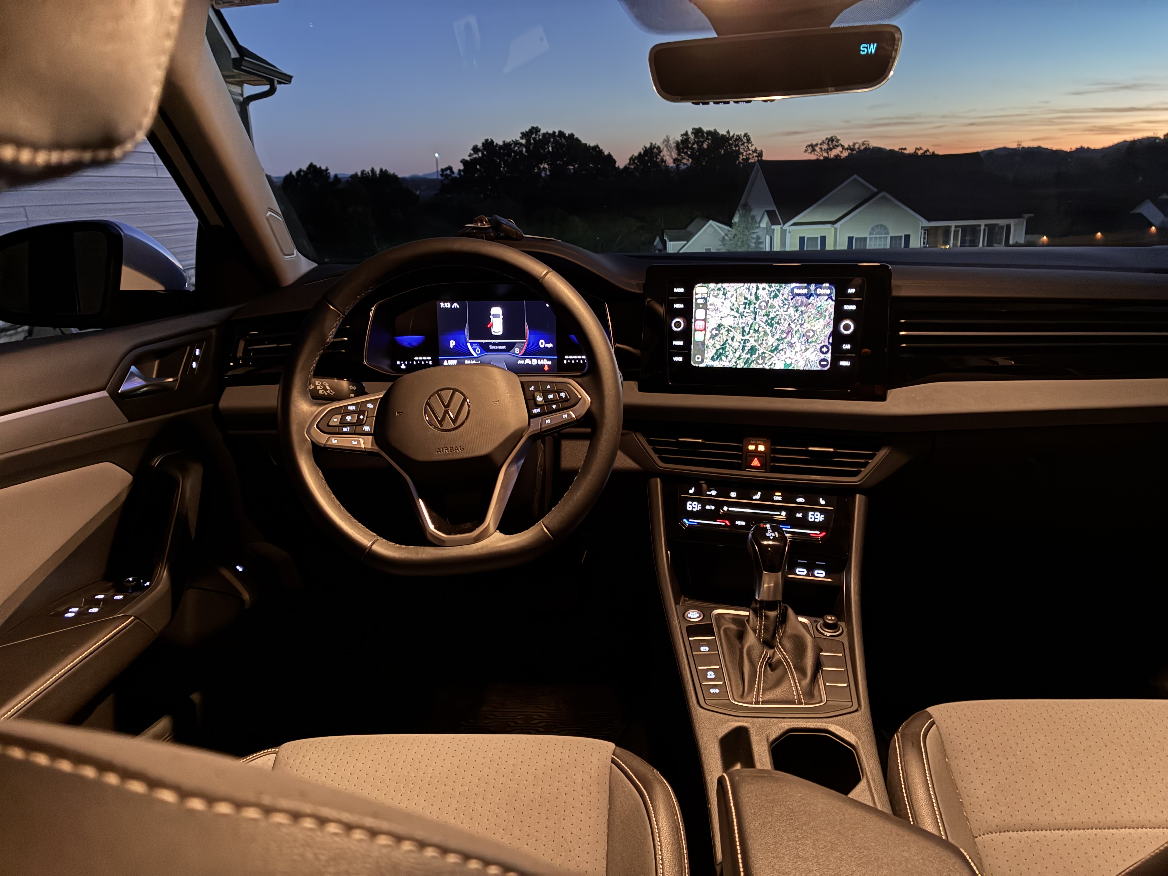 Used 2025 Volkswagen Jetta SE FWD image 10