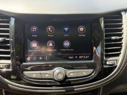 Used 2021 Chevrolet Trax LT w/ LT Convenience Package FWD image 15