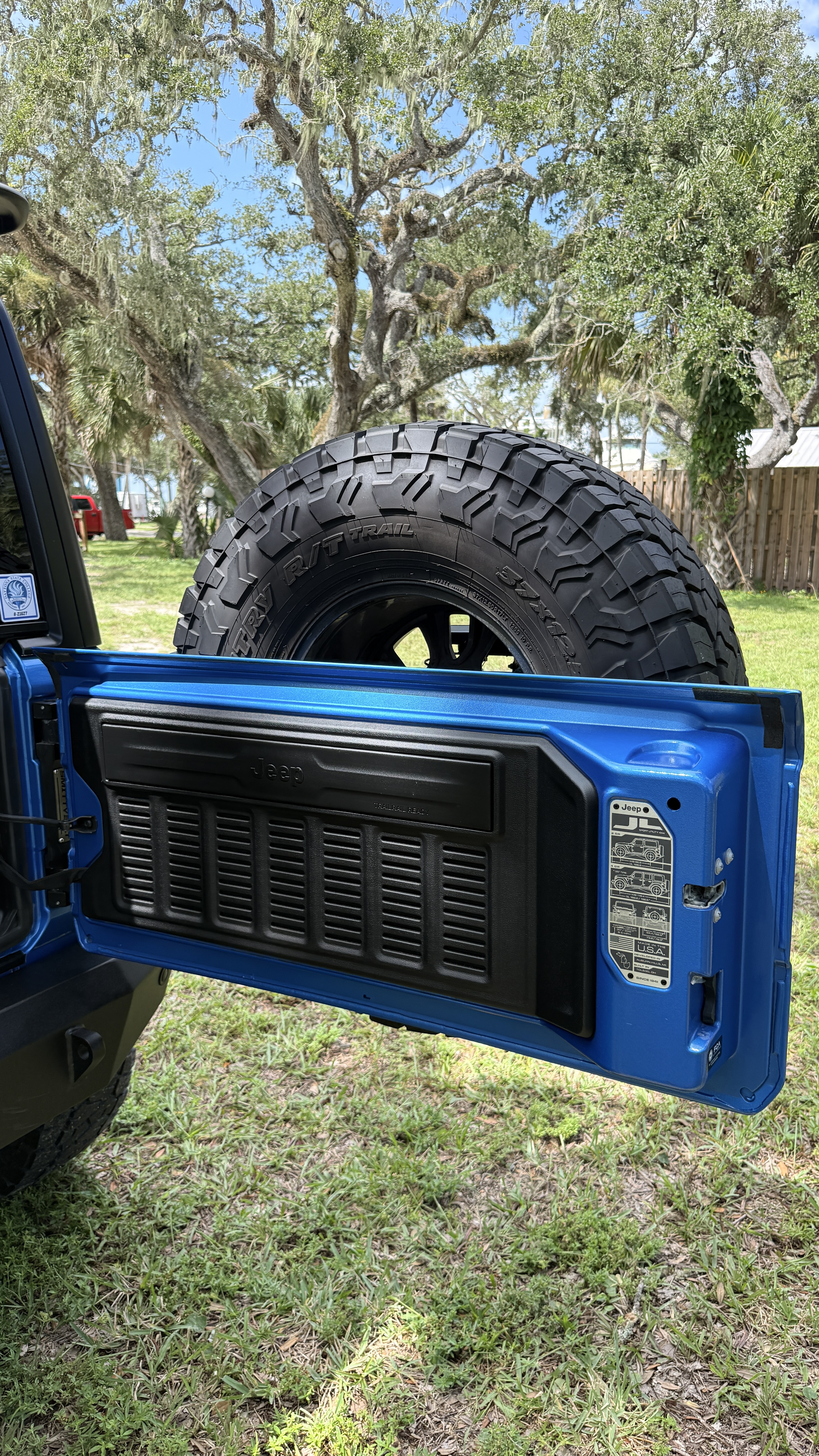 Used 2023 Jeep Wrangler Unlimited Rubicon AWD/4WD image 14