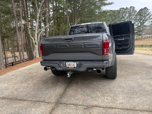 Used 2018 Ford F150 Raptor w/ Equipment Group 802A Luxury image 11