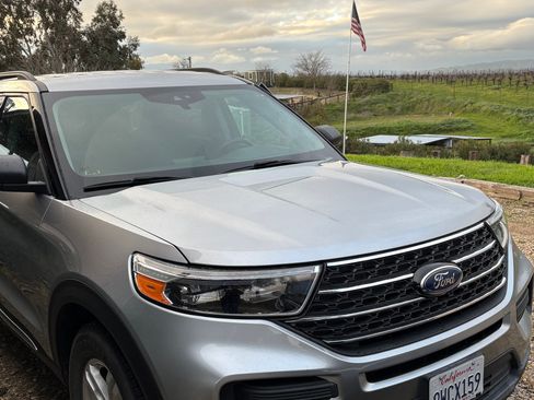 Used 2021 Ford Explorer XLT image 5
