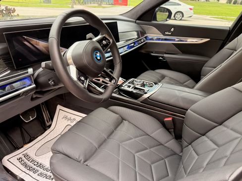 Used 2025 BMW 750e xDrive AWD/4WD image 11