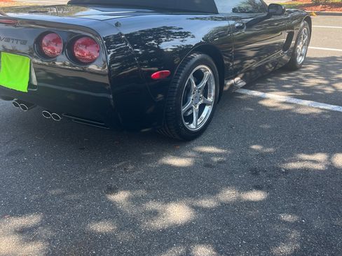 Used 2004 Chevrolet Corvette Convertible w/ Preferred Equipment Group image 10