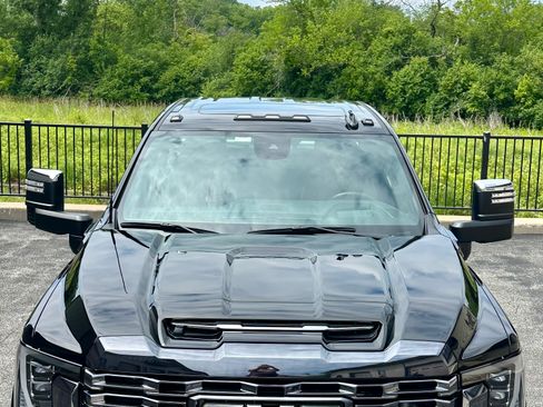 Used 2024 GMC Sierra 3500 Denali Ultimate AWD/4WD image 2