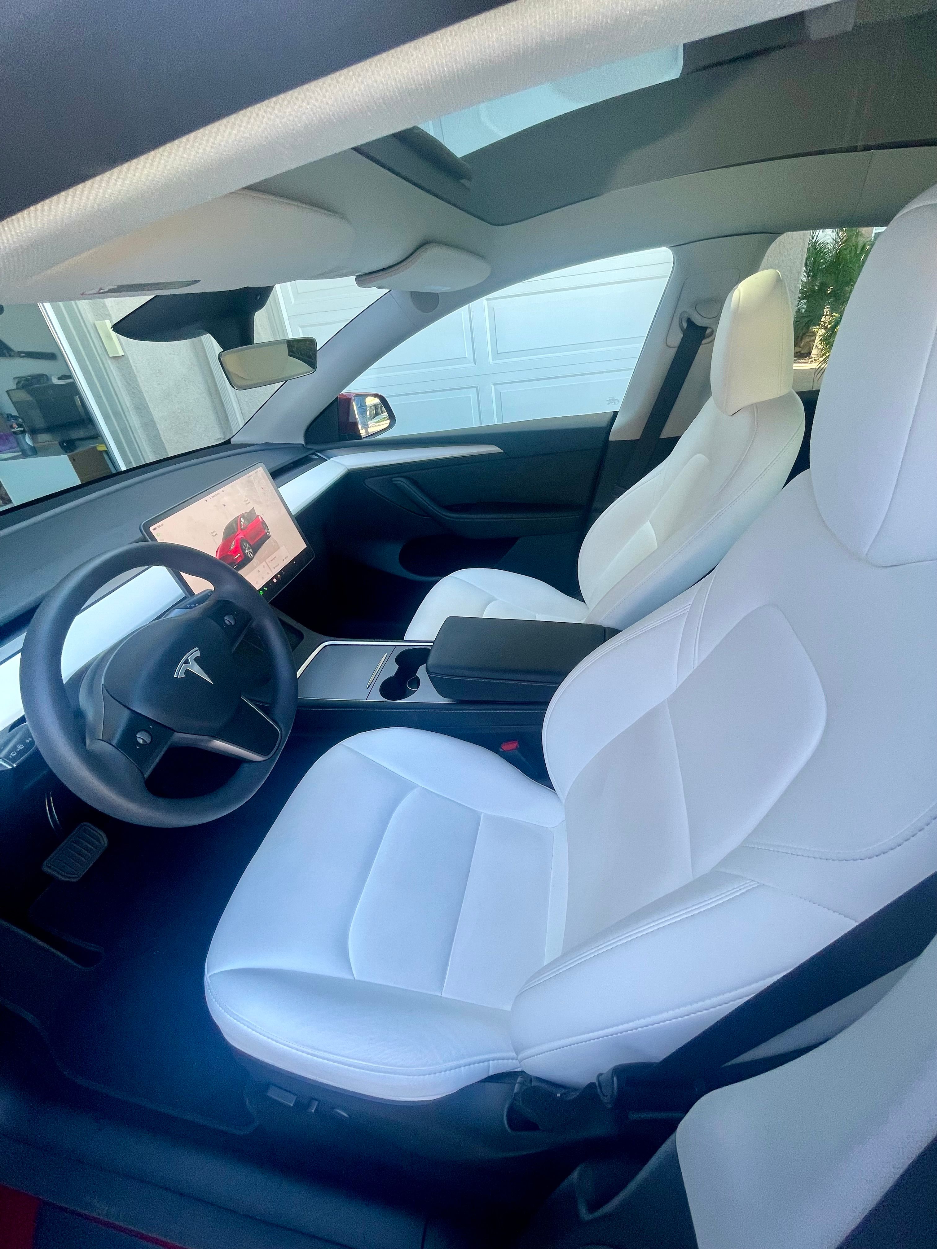 Used 2024 Tesla Model Y 2WD image 11