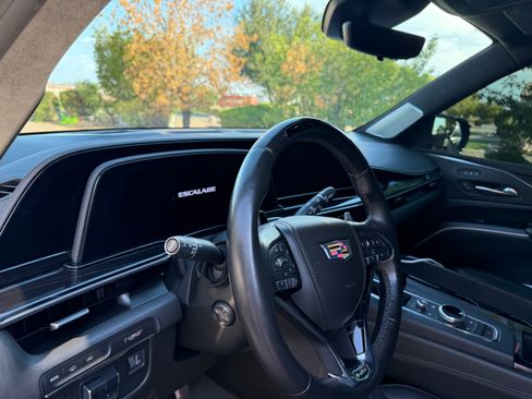 Used 2023 Cadillac Escalade V w/ LPO, ONYX Package image 9