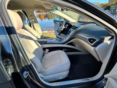 Used 2019 Lincoln MKZ Reserve image 26