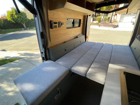 Used 2019 Mercedes-Benz Sprinter 2500 image 12