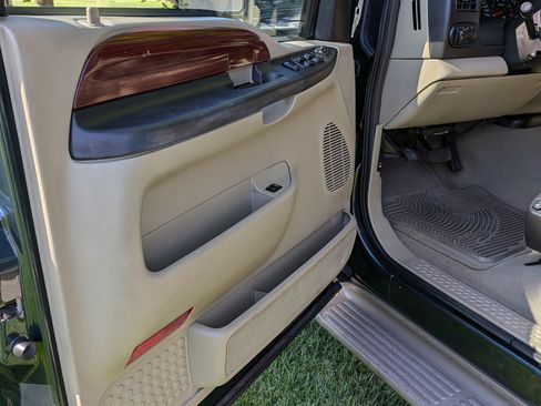 Used 2005 Ford Excursion Eddie Bauer image 20